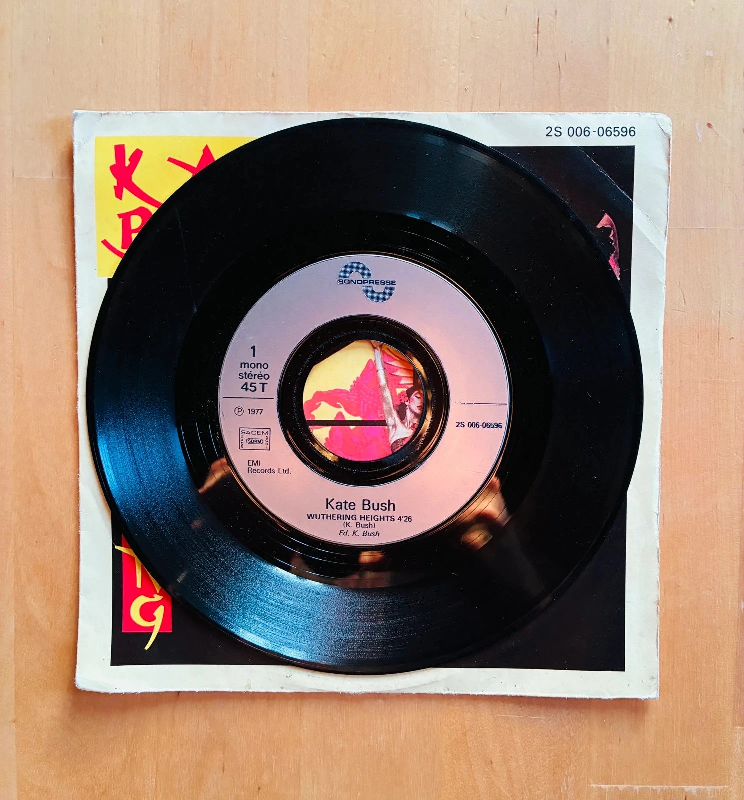 45T vinylplaat Kate Bush Wuthering Heights. – photo 2